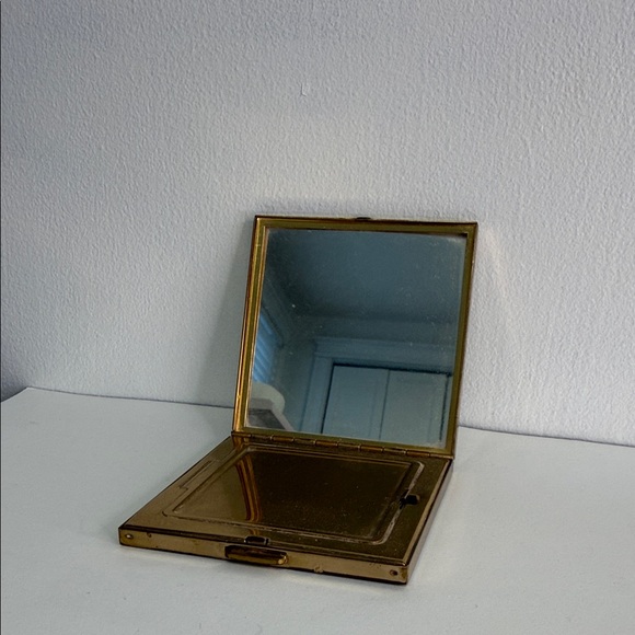 Vintage 1950s Volupte enameled brass compact with mirror & powder puff - Picture 2 of 5